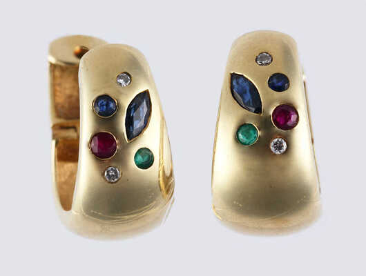 Серьги из золота 585 пробы, общим весом 9,45 грамма, содержат природные вставки